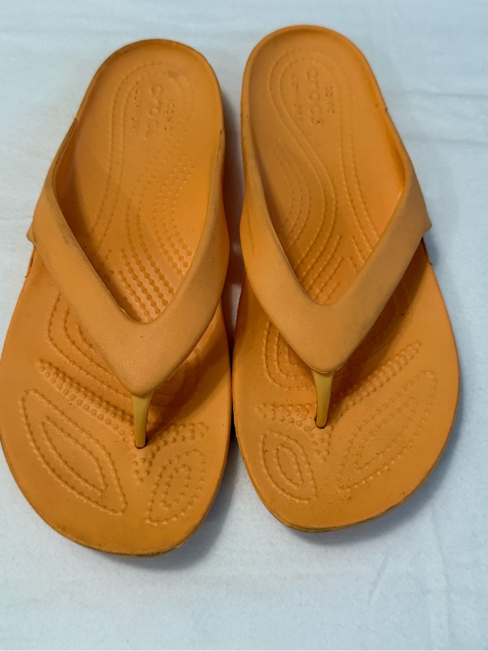 Crocs Iconic Comfort Orange Flip Flops Women’s Size 9 Lightweight Sandals - Picture 3 of 5